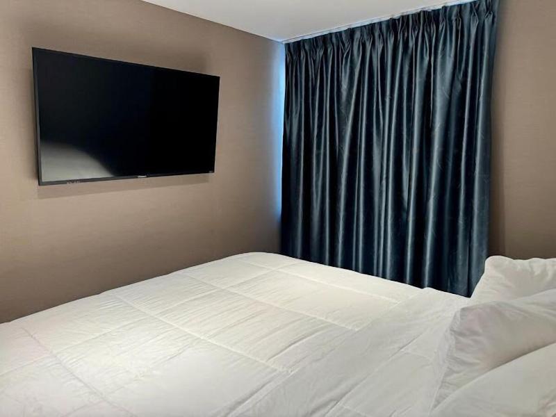 Rose Hotel Bronx image