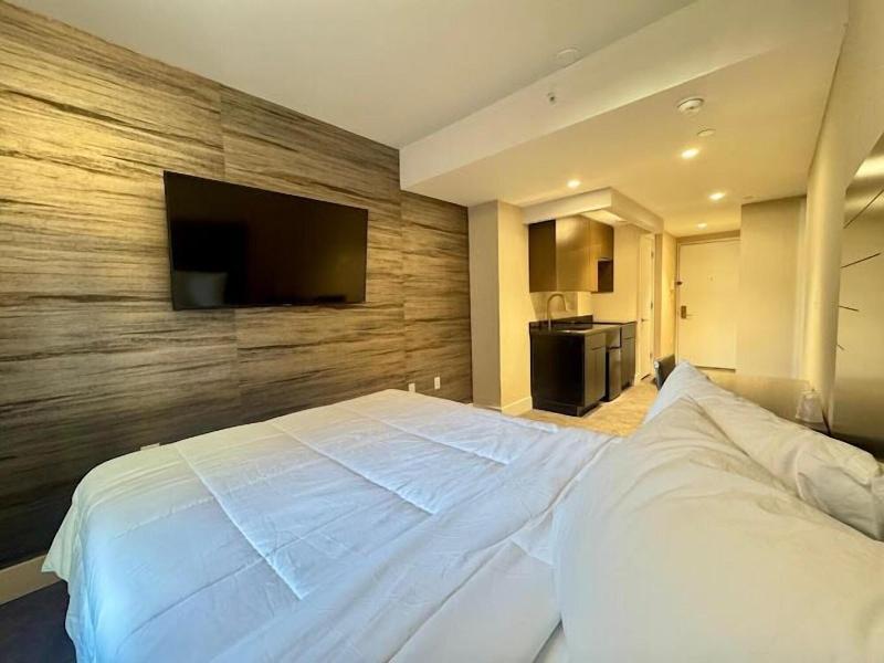 Rose Hotel Bronx image
