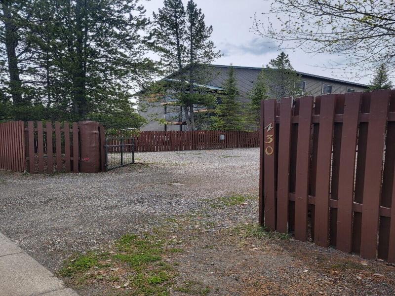 Wagon Wheel Hotel image
