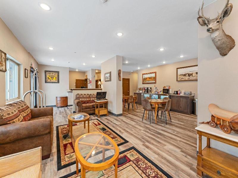 Wagon Wheel Hotel image