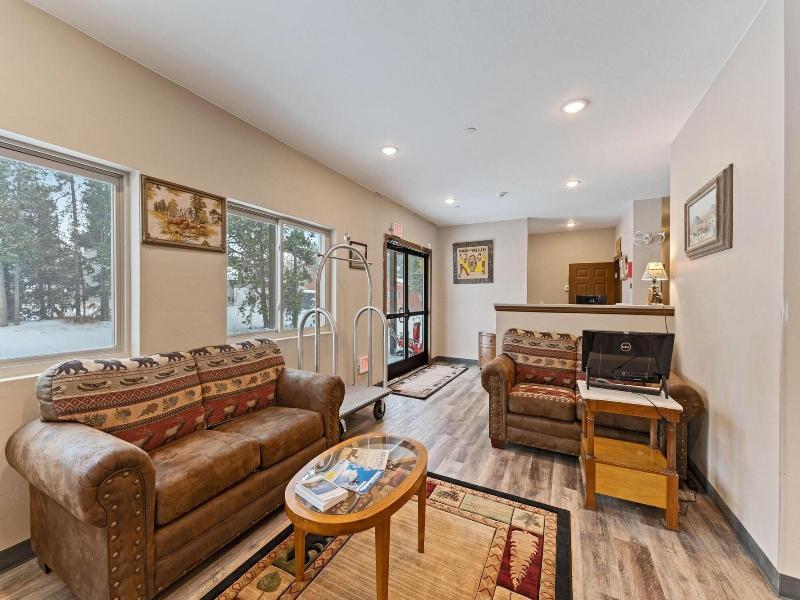 Wagon Wheel Hotel image