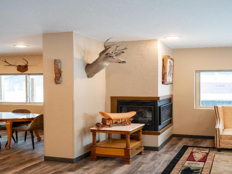 Wagon Wheel Hotel image