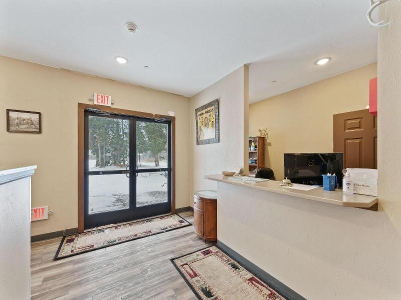 Wagon Wheel Hotel image