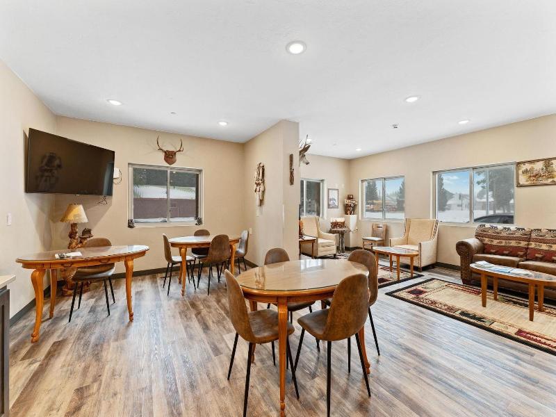 Wagon Wheel Hotel image