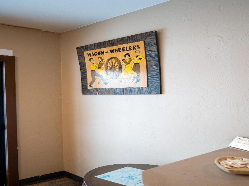 Wagon Wheel Hotel image