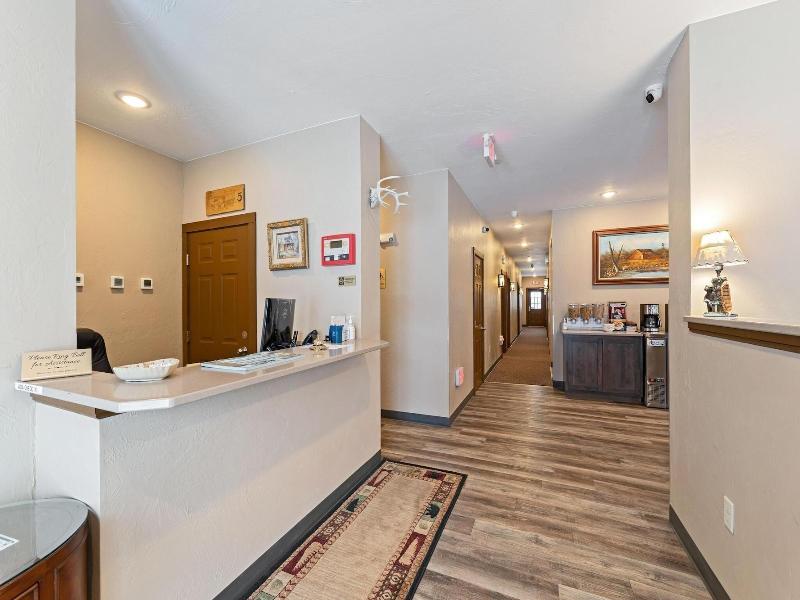 Wagon Wheel Hotel image