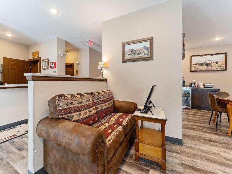 Wagon Wheel Hotel image