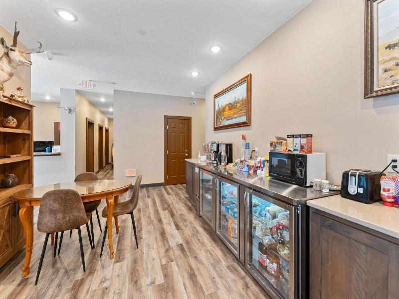 Wagon Wheel Hotel image