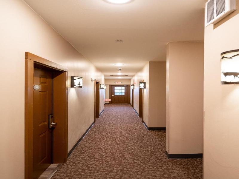 Wagon Wheel Hotel image