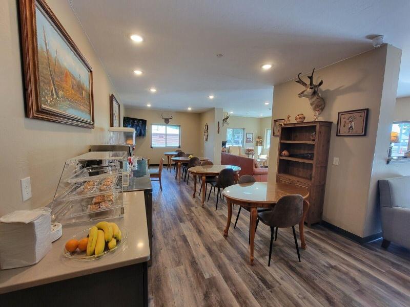 Wagon Wheel Hotel image