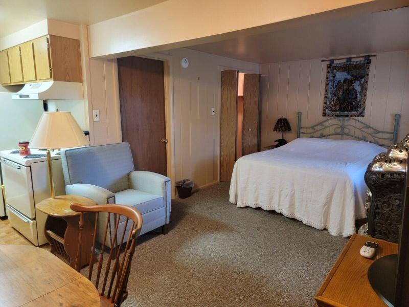 Wagon Wheel Hotel image