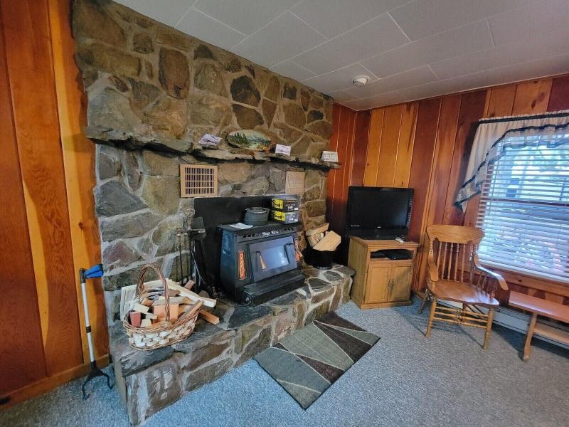 Wagon Wheel Hotel image