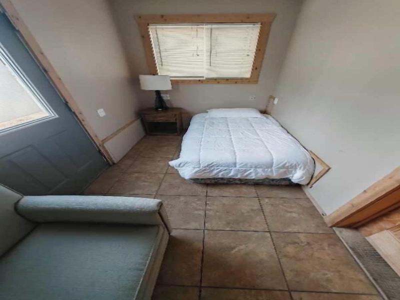 Wagon Wheel Hotel image