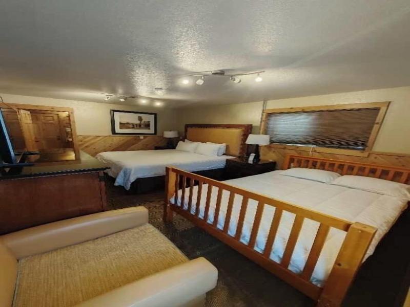 Wagon Wheel Hotel image