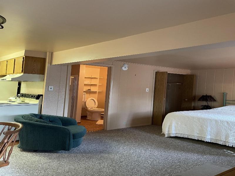 Wagon Wheel Hotel image