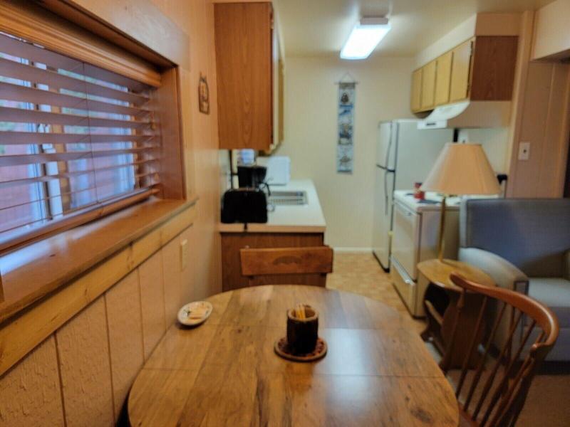 Wagon Wheel Hotel image