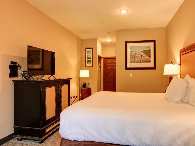 Wagon Wheel Hotel image