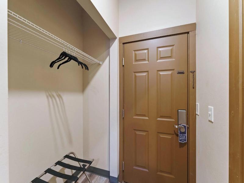 Wagon Wheel Hotel image
