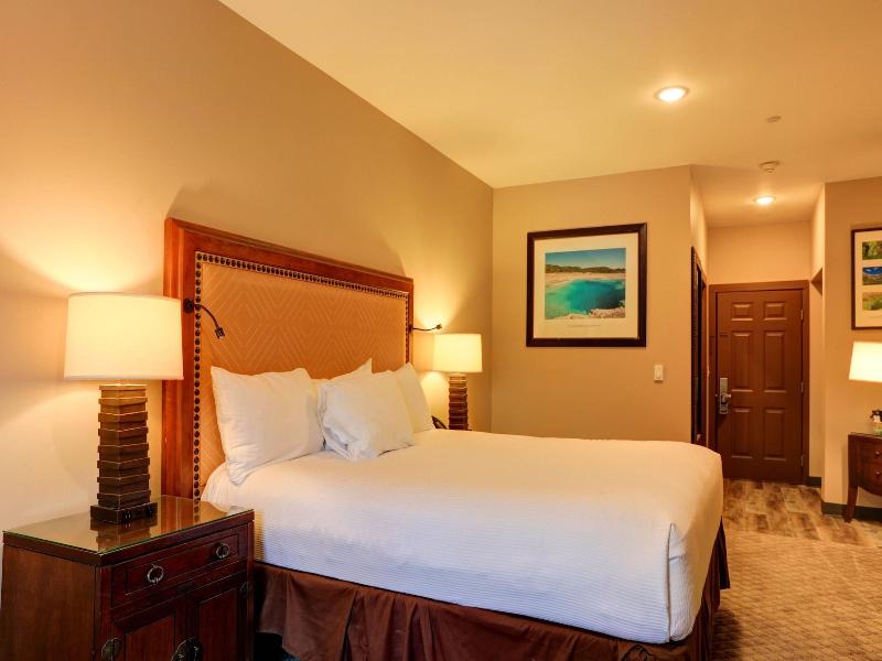 Wagon Wheel Hotel image