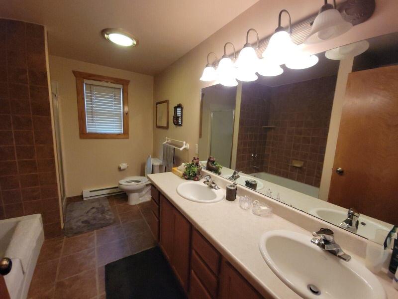 Wagon Wheel Hotel image