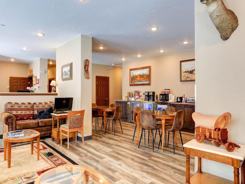 Wagon Wheel Hotel image