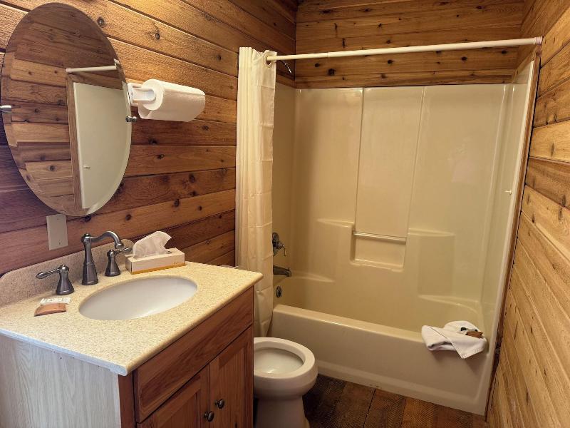 Wagon Wheel Hotel image