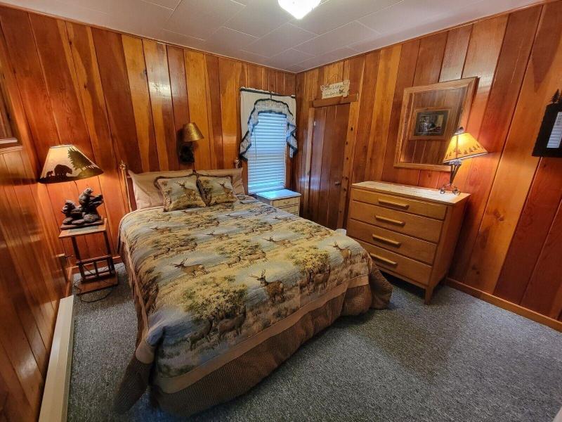 Wagon Wheel Hotel image