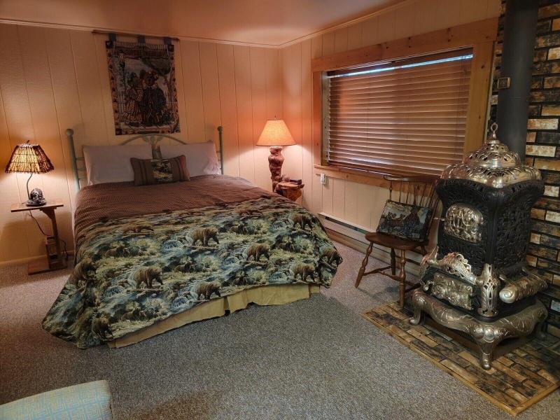 Wagon Wheel Hotel image