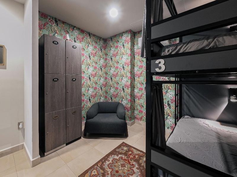 Bed In Mixed Room Near Coyoacan image