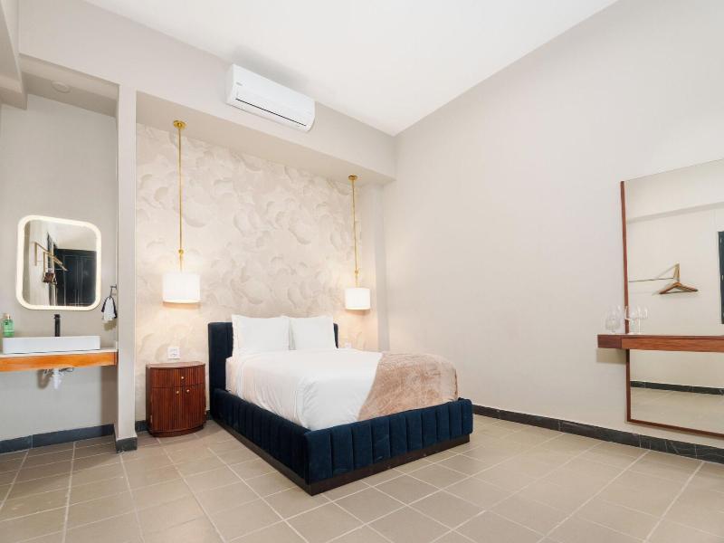 The Oliver Hotel image
