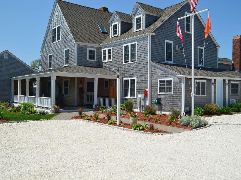 Beach Breeze Inn image