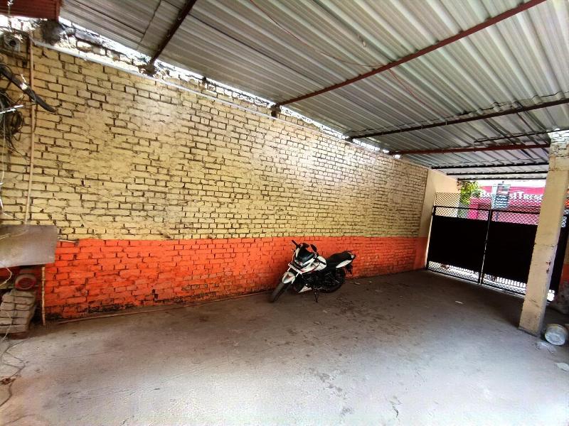 Sada Shiv Guest House Near Ganga River image