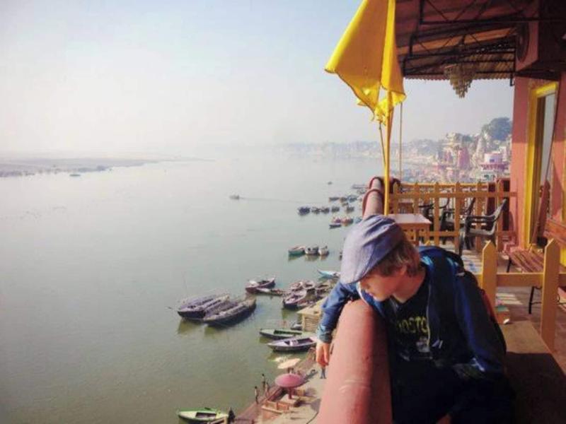 Sada Shiv Guest House Near Ganga River image