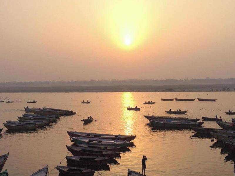 Sada Shiv Guest House Near Ganga River image