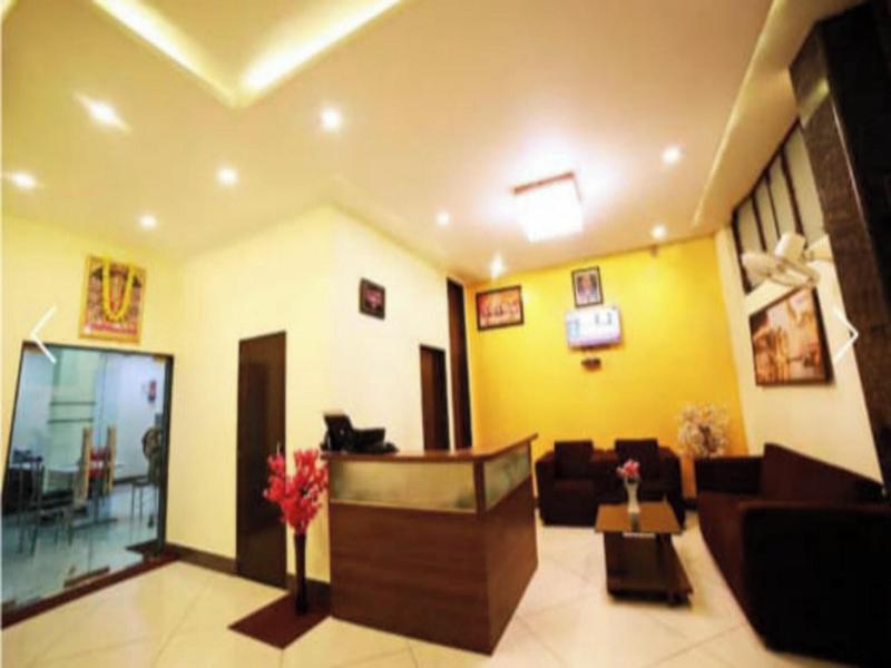 Sada Shiv Guest House Near Ganga River image