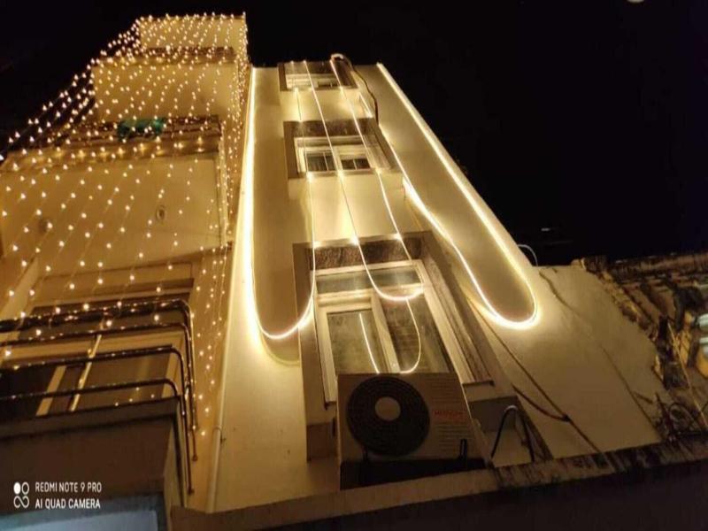 Sada Shiv Guest House Near Ganga River image