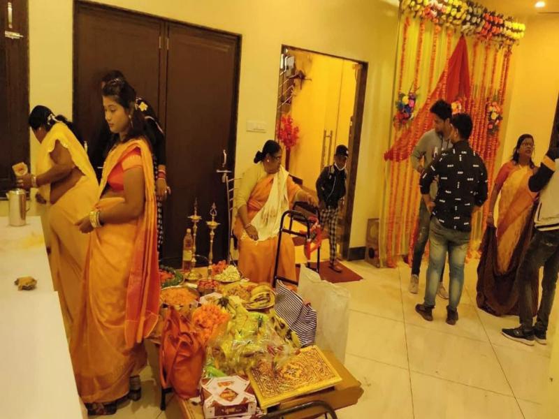 Sada Shiv Guest House Near Ganga River image
