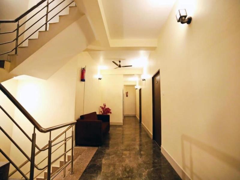 Sada Shiv Guest House Near Ganga River image