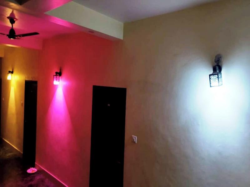 Sada Shiv Guest House Near Ganga River image