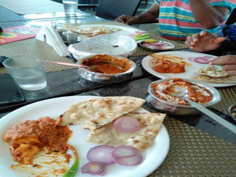 Sada Shiv Guest House Near Ganga River image