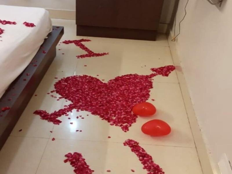 Sada Shiv Guest House Near Ganga River image