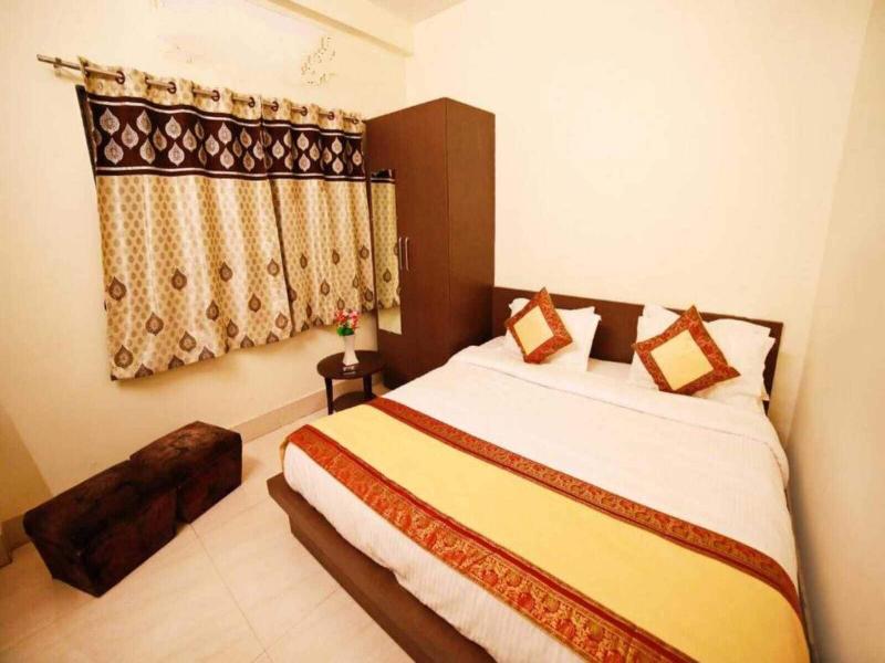 Sada Shiv Guest House Near Ganga River image