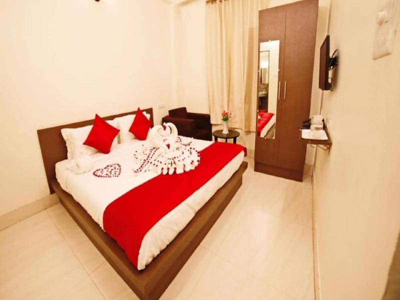 Sada Shiv Guest House Near Ganga River image