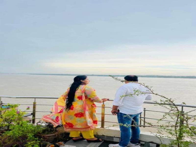 Sada Shiv Guest House Near Ganga River image