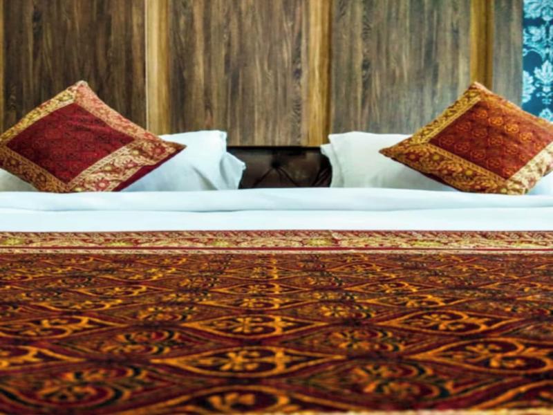 Sada Shiv Guest House Near Ganga River image