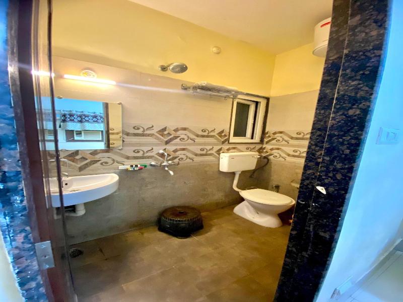Sada Shiv Guest House Near Ganga River image