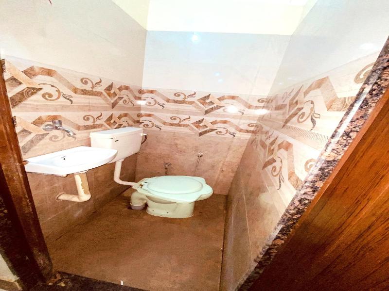 Sada Shiv Guest House Near Ganga River image