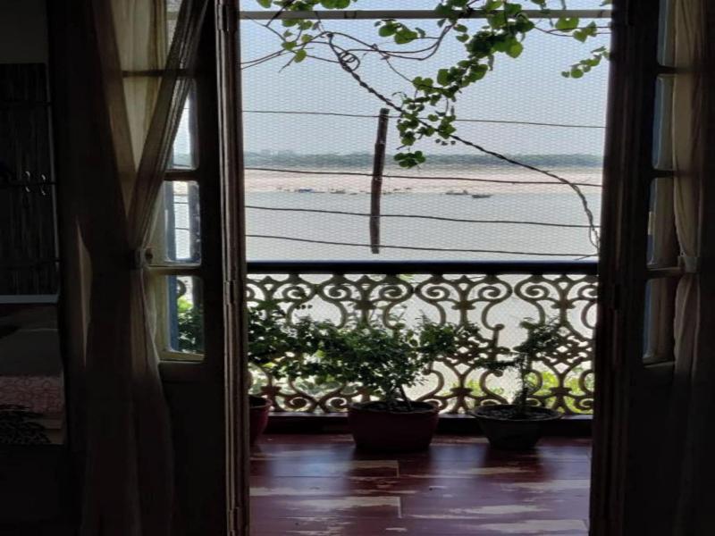 Sada Shiv Guest House Near Ganga River image