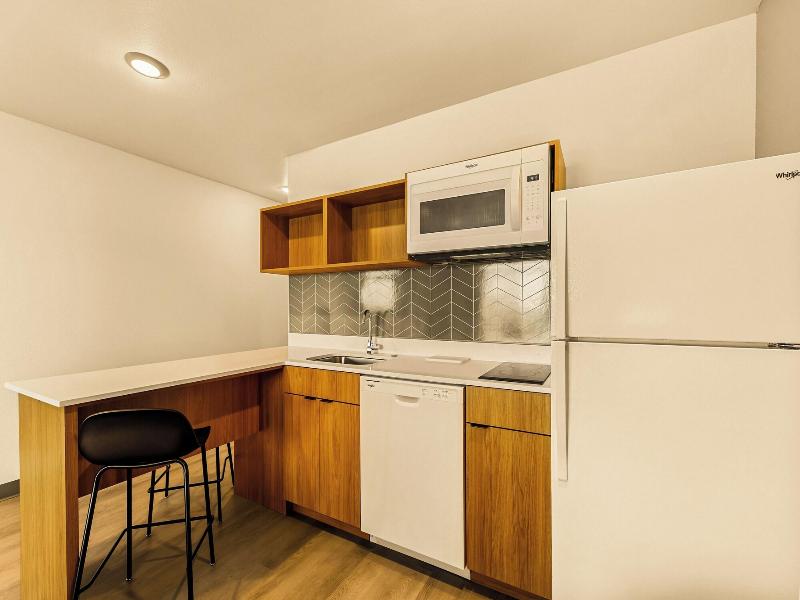 Livaway Suites Seattle-renton image
