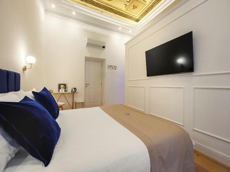 Sm Mellini Relais image